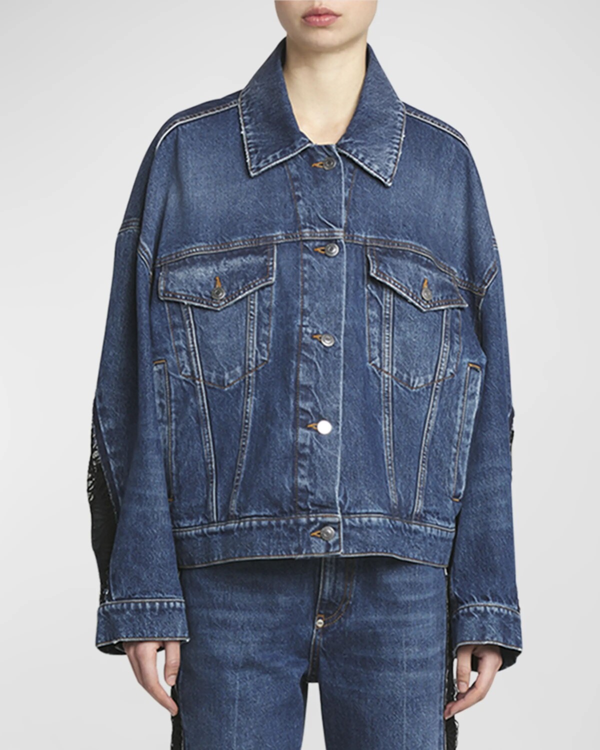 Объемная винтажная джинсовая куртка Blu с кружевной отделкой Stella McCartney, цвет Blue Vintag
Объемная винтажная джинсовая куртка Blu с кружевной отделкой Stella McCartney, цвет Blue Vintag
