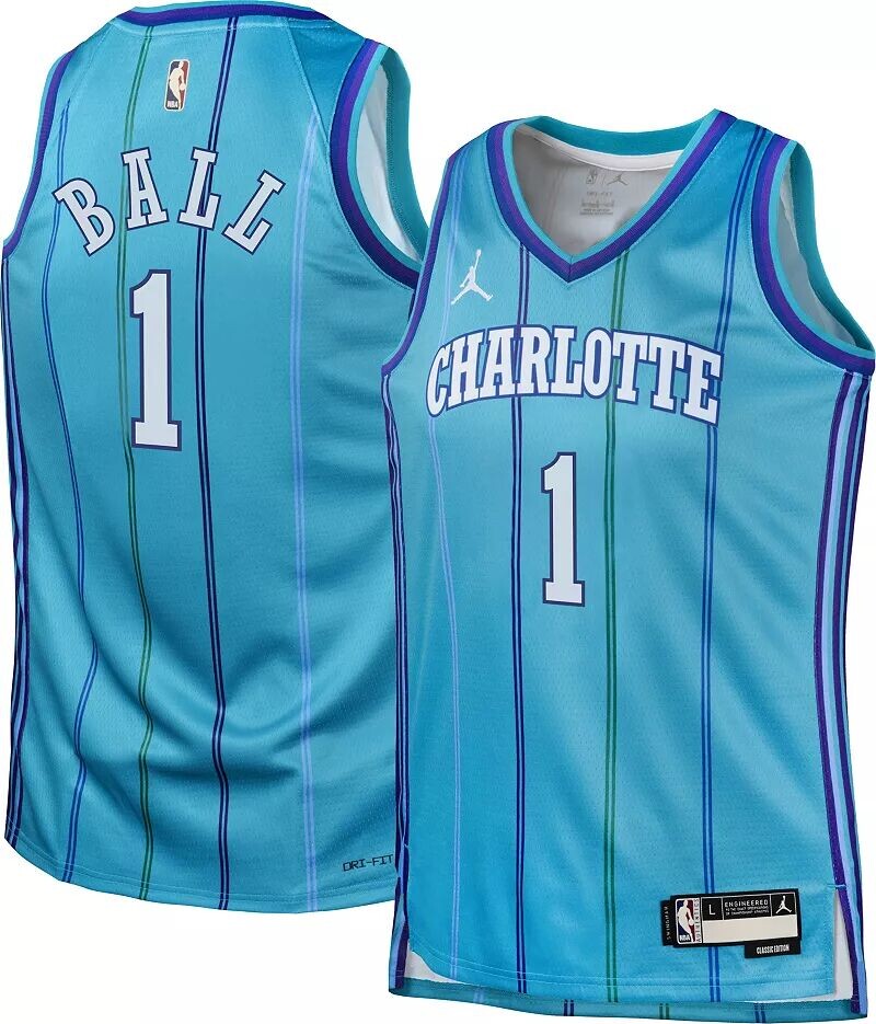 Молодежный джерси Nike Charlotte Hornets LaMelo Ball #2 из твердой древесины Classic Swingman
Молодежный джерси Nike Charlotte Hornets LaMelo Ball #2 из твердой древесины Classic Swingman