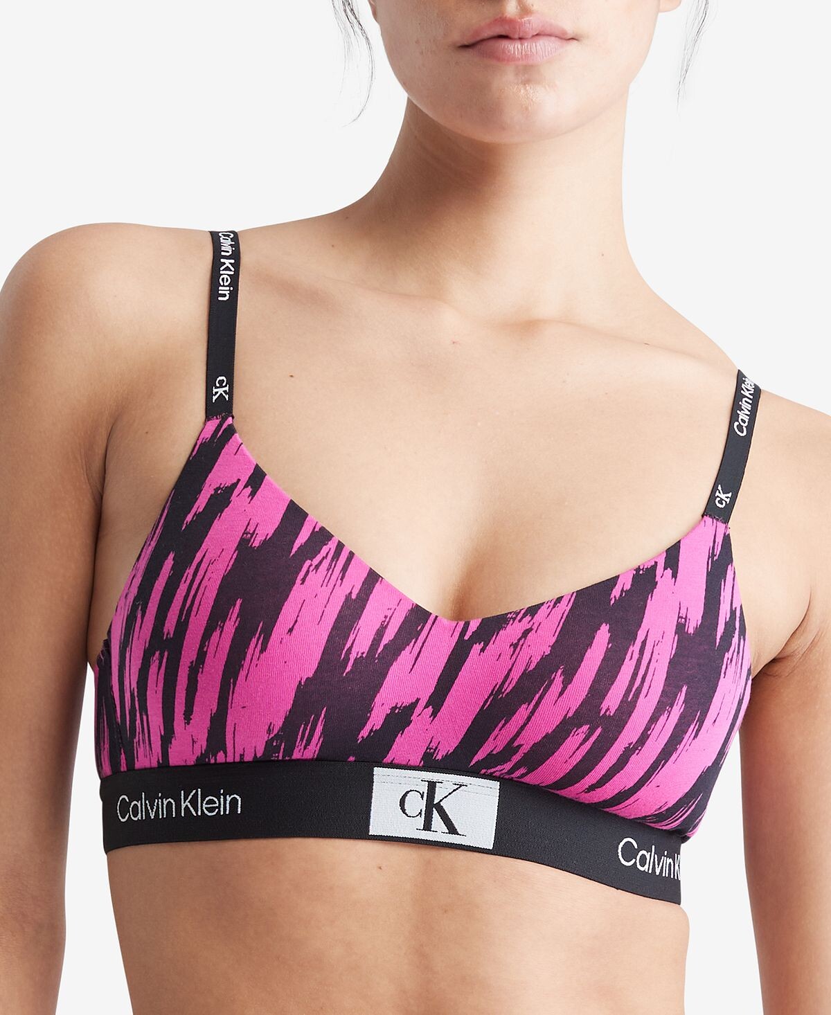 Женский бюстгальтер без косточек 1996 года на легкой подкладке QF7218 Calvin Klein
Женский бюстгальтер без косточек 1996 года на легкой подкладке QF7218 Calvin Klein