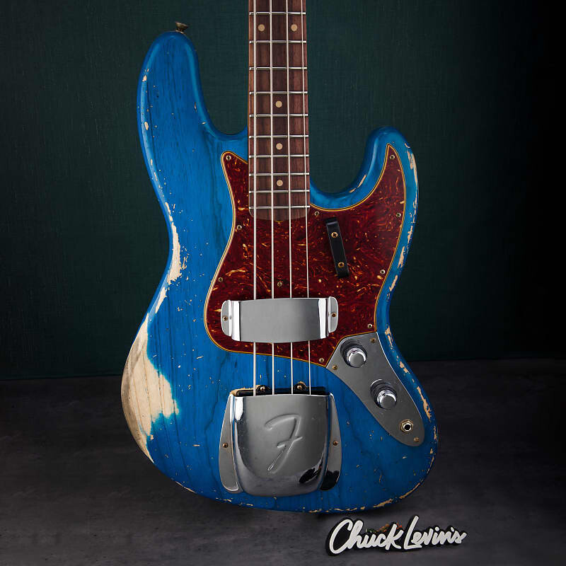 Басс гитара Fender Custom Shop 1961 Jazz Bass, Ash Heavy Relic - Sapphire Blue Transparent - CHUCKSCLUSIVE - #R118315 - Display Model
Басс гитара Fender Custom Shop 1961 Jazz Bass, Ash Heavy Relic - Sapphire Blue Transparent - CHUCKSCLUSIVE - #R118315 - Display Model