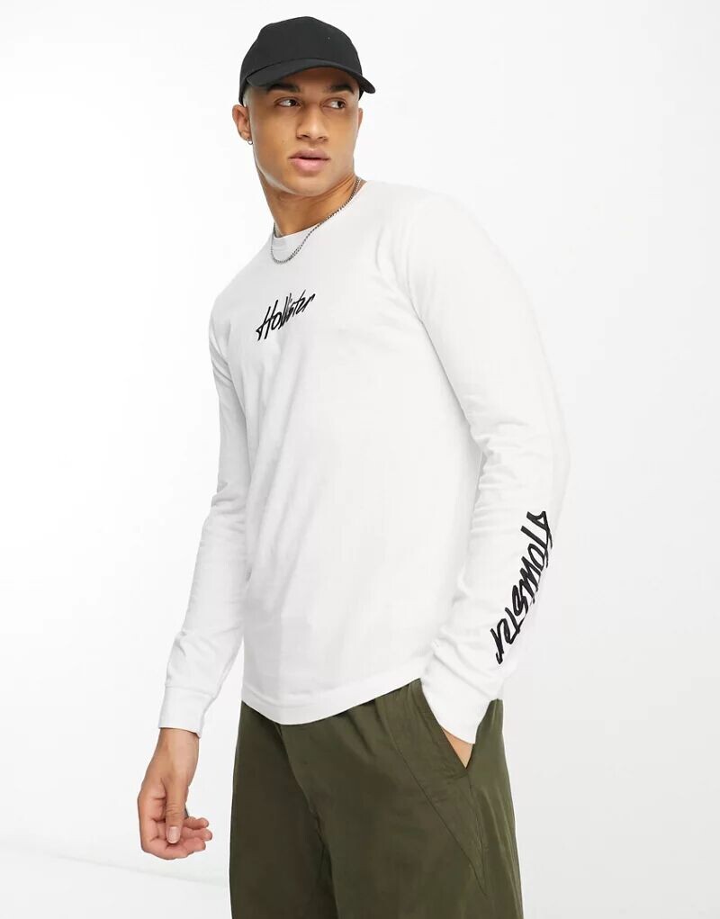 Белый топ с длинными рукавами Hollister и надписью-логотипом на груди и рукавах
Белый топ с длинными рукавами Hollister и надписью-логотипом на груди и рукавах