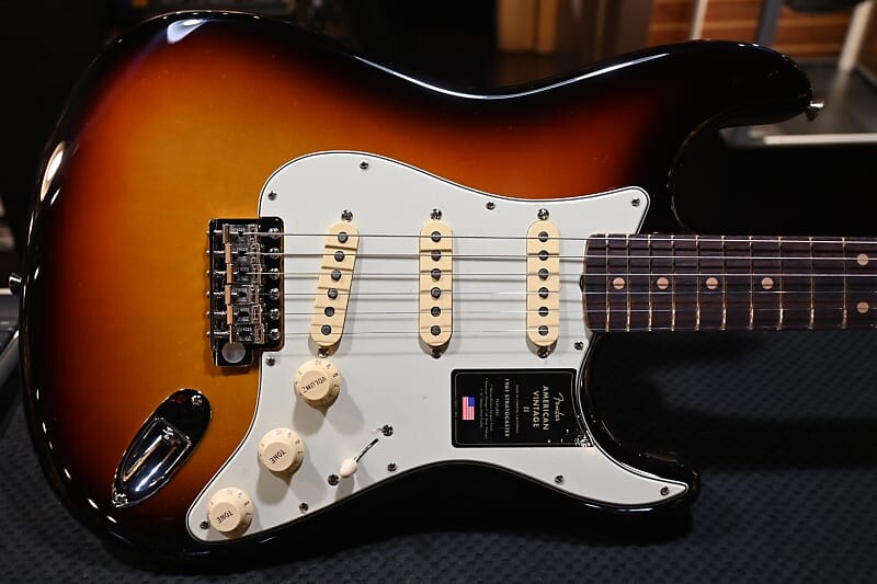 Электрогитара Fender American Vintage II 1961 Stratocaster - 3-Color Sunburst #2506
Электрогитара Fender American Vintage II 1961 Stratocaster - 3-Color Sunburst #2506