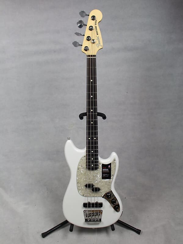 Басс гитара Fender American Performer Mustang Bass Rosewood Fingerboard Arctic White w/Gig Bag
Басс гитара Fender American Performer Mustang Bass Rosewood Fingerboard Arctic White w/Gig Bag
