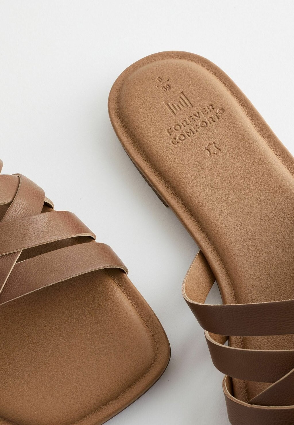 Сандалии на плоской подошве FOREVER COMFORT CROSS STRAP REGULAR WIDE FIT Next, коричневый
Сандалии на плоской подошве FOREVER COMFORT CROSS STRAP REGULAR WIDE FIT Next, коричневый