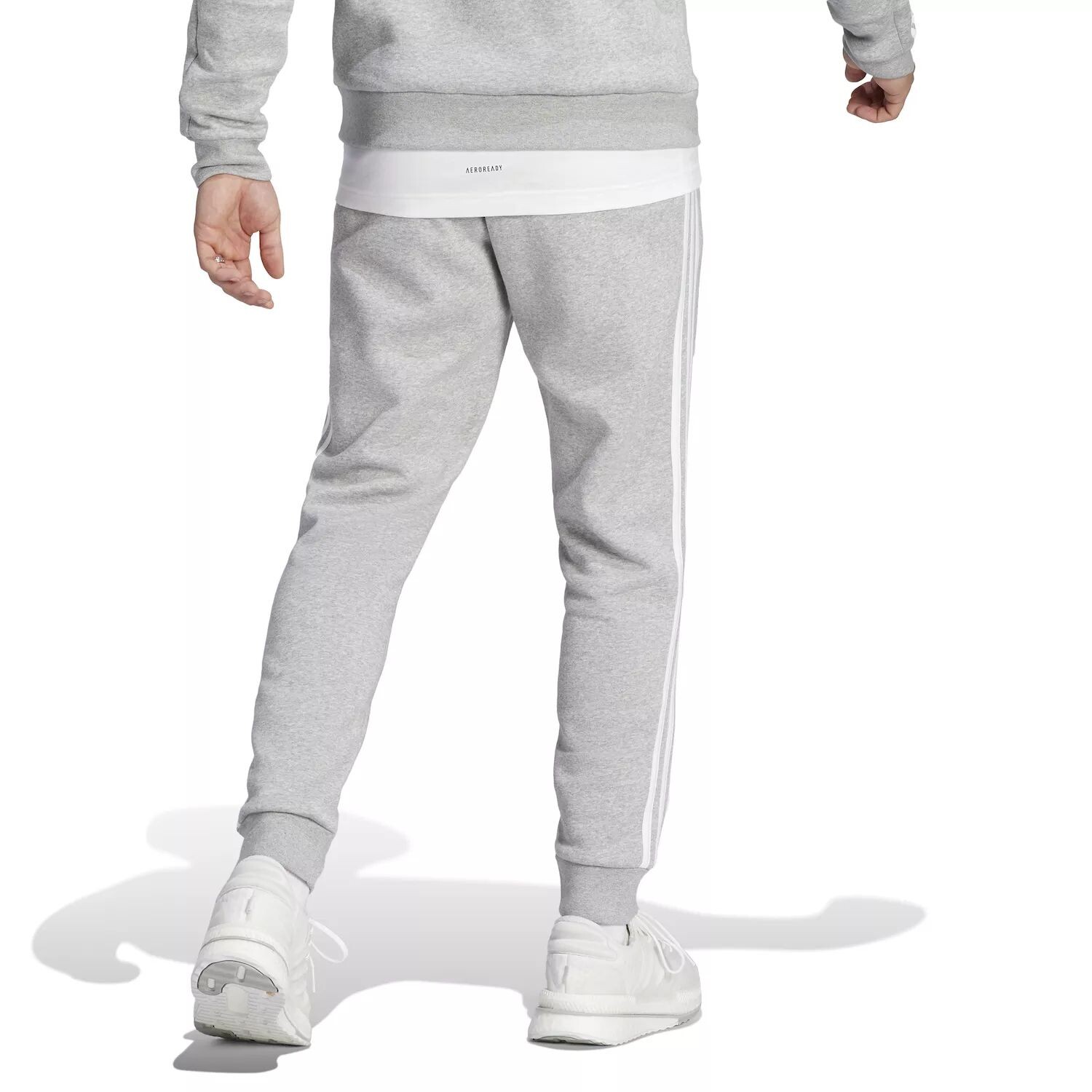 Мужские флисовые брюки с 3 полосками adidas Essentials с зауженными манжетами
Мужские флисовые брюки с 3 полосками adidas Essentials с зауженными манжетами