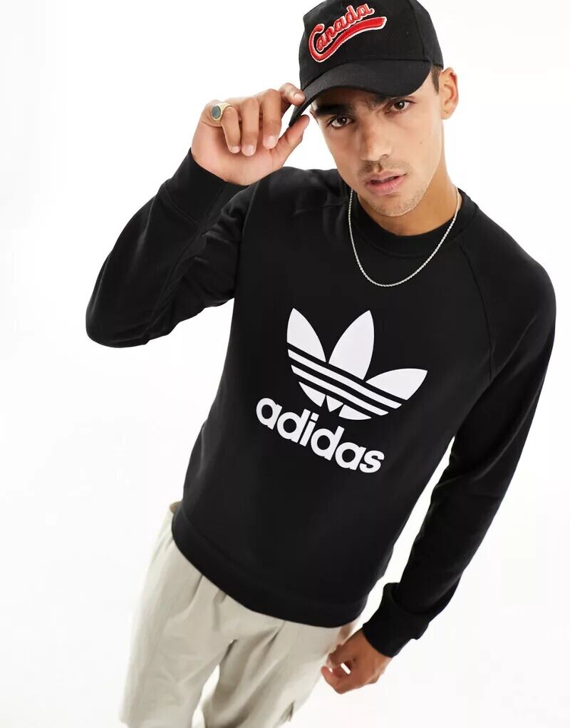 Черная толстовка adidas Originals с большим логотипом в виде трилистника посередине
Черная толстовка adidas Originals с большим логотипом в виде трилистника посередине