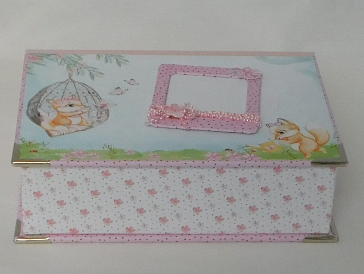 Niedliche Klappbox für Babys Schachtel Fotokiste Geschenkverpackung Schatzkiste Sammelbox Taufgeschenk rosa for Mädchen Kindergarten Geburt
Niedliche Klappbox für Babys Schachtel Fotokiste Geschenkverpackung Schatzkiste Sammelbox Taufgeschenk rosa for Mädchen Kindergarten Geburt