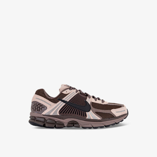 Кроссовки с низким берцем из кожи и сетки Zoom Vomero 5 с тиснением логотипа Nike, черный
Кроссовки с низким берцем из кожи и сетки Zoom Vomero 5 с тиснением логотипа Nike, черный