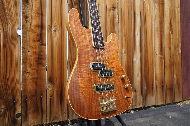 Басс гитара Schecter USA Custom Shop Michael Anthony - Koa Top Natural Gloss Gold Hdw. 4-String Bass w/ Black Tolex Case
Басс гитара Schecter USA Custom Shop Michael Anthony - Koa Top Natural Gloss Gold Hdw. 4-String Bass w/ Black Tolex Case