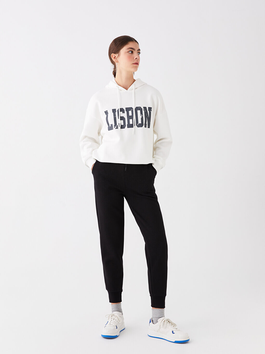 Женские однотонные спортивные штаны с эластичной резинкой на талии LCW Casual, новый черный
Женские однотонные спортивные штаны с эластичной резинкой на талии LCW Casual, новый черный