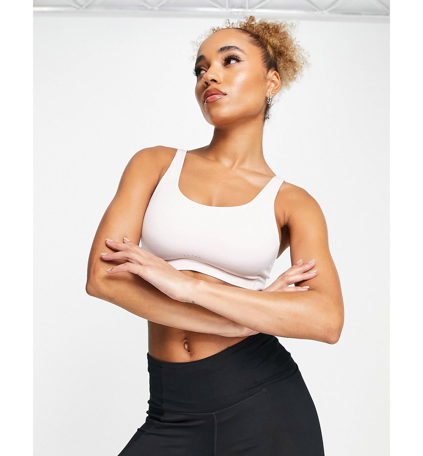 Разноцветный спортивный бюстгальтер с легкой поддержкой Nike Training Alate Coverage Dri-FIT, Коричневый
Разноцветный спортивный бюстгальтер с легкой поддержкой Nike Training Alate Coverage Dri-FIT, Коричневый
