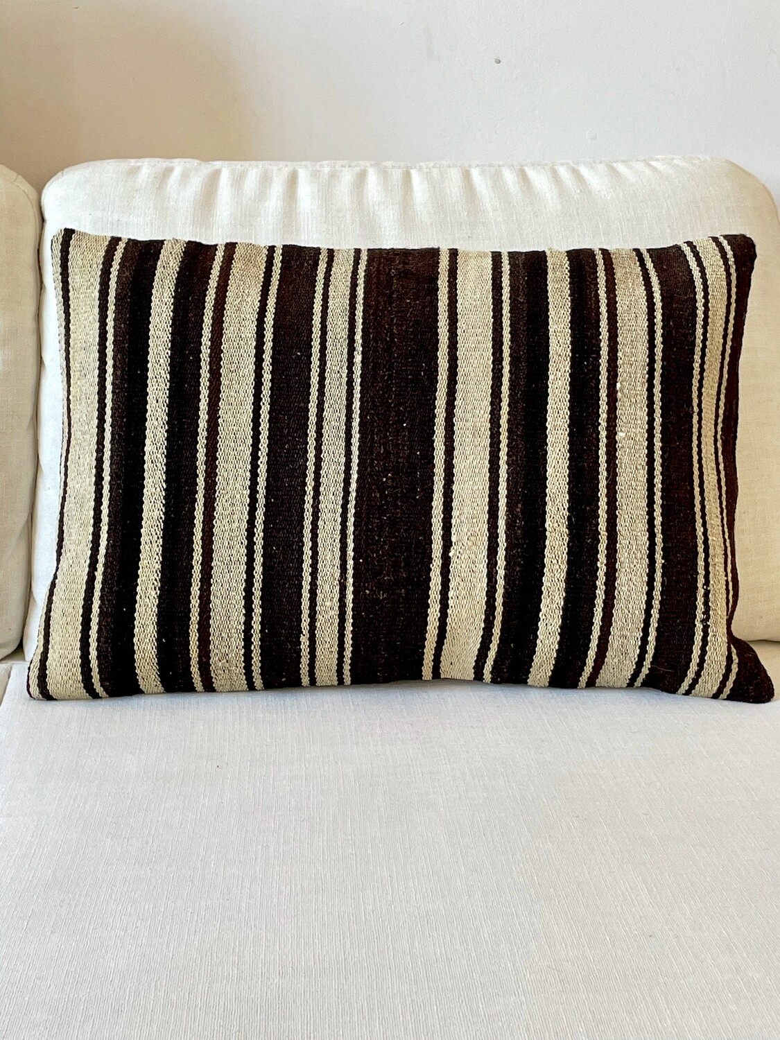 Винтажная подушка Kilim (16x24), инди-подушка, длинная поясничная подушка для декора гостиной на открытом воздухе, подушка для медитации Tapis kelim-подушка
Винтажная подушка Kilim (16x24), инди-подушка, длинная поясничная подушка для декора гостиной на открытом воздухе, подушка для медитации Tapis kelim-подушка