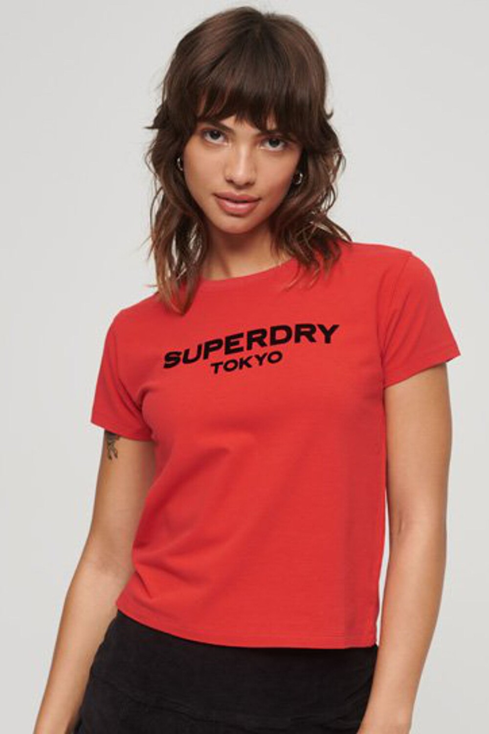 Роскошная приталенная спортивная футболка укороченного кроя и логотипом Superdry, красный
Роскошная приталенная спортивная футболка укороченного кроя и логотипом Superdry, красный