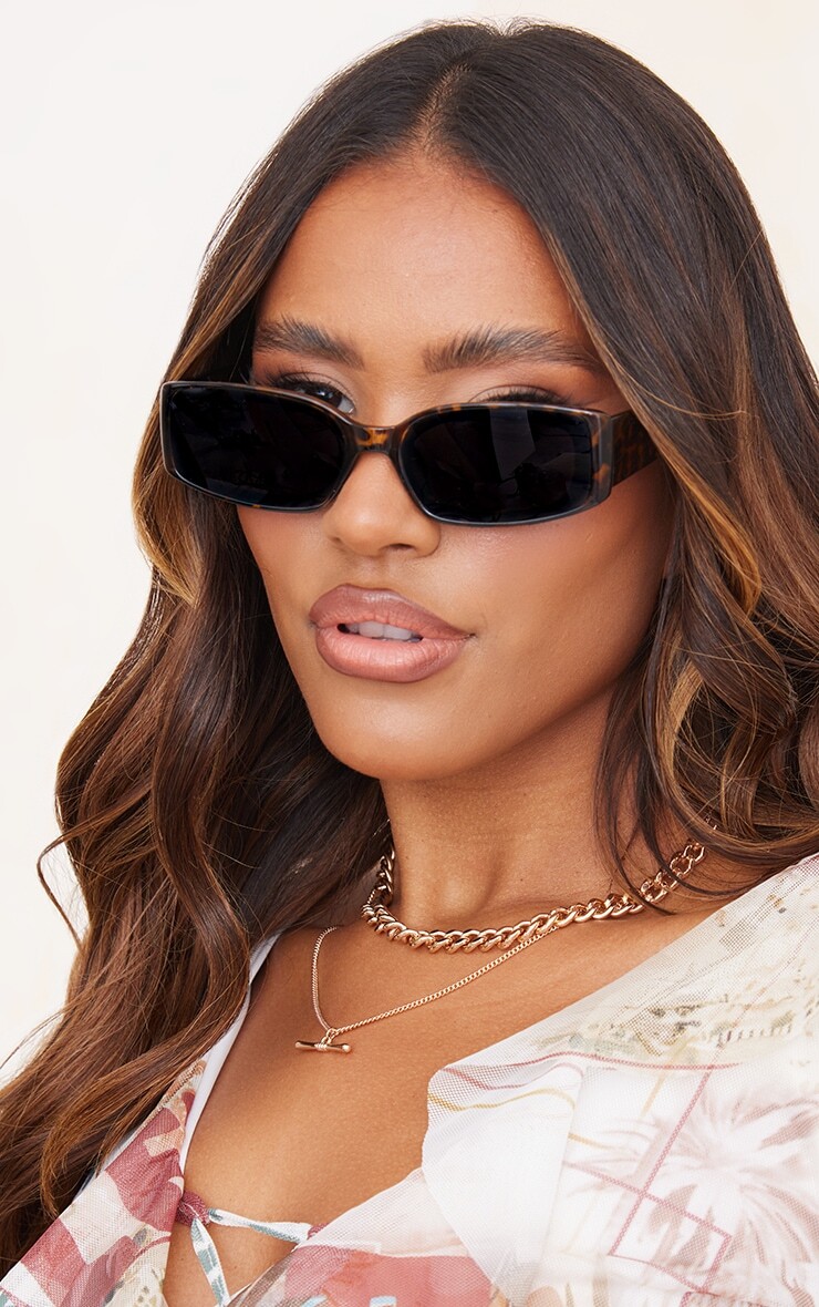 PrettyLittleThing Коричневые солнцезащитные очки в узкой оправе черепахового цвета
PrettyLittleThing Коричневые солнцезащитные очки в узкой оправе черепахового цвета