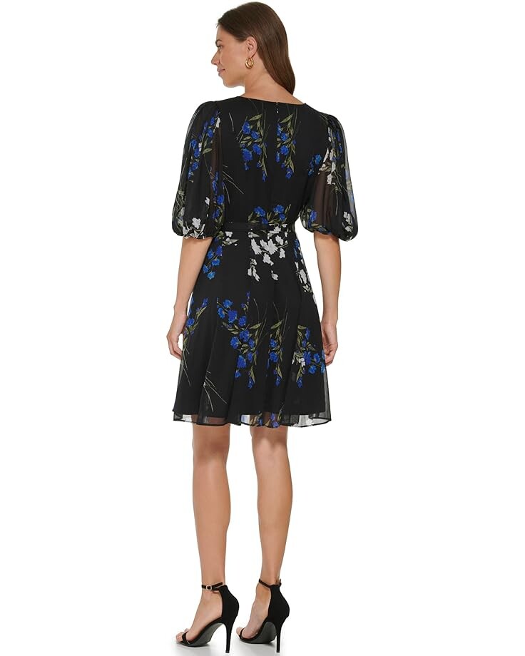 Платье DKNY V-Neck Fit-and-Flare Dress with Balloon Sleeve, цвет Deep Cobalt Multi
Платье DKNY V-Neck Fit-and-Flare Dress with Balloon Sleeve, цвет Deep Cobalt Multi