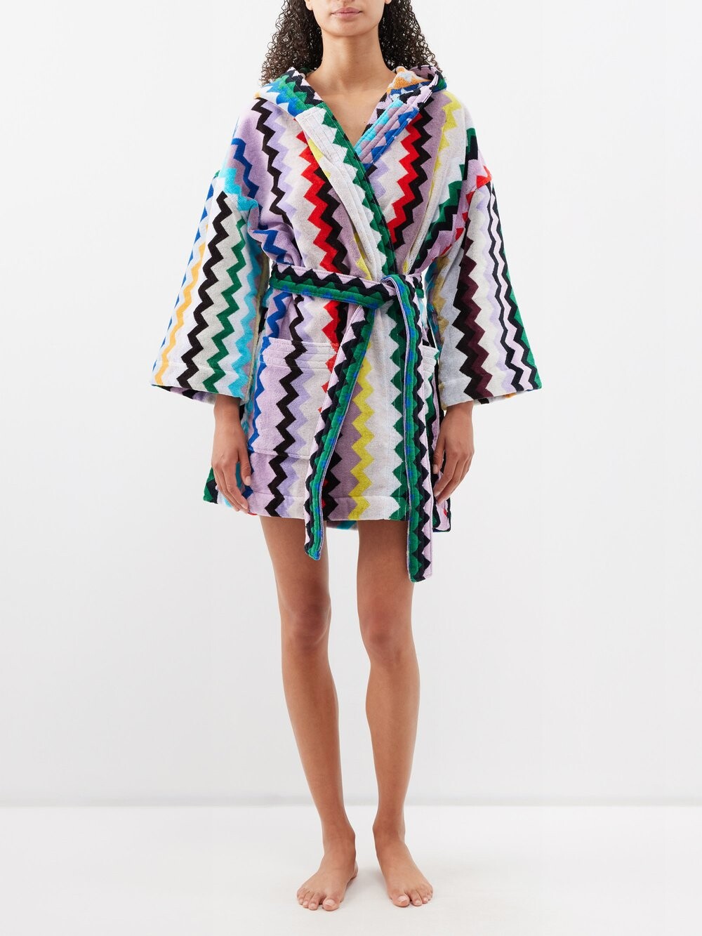 Халат carlie из хлопка и велюра с зигзагообразным узором и капюшоном. Missoni, мультиколор
Халат carlie из хлопка и велюра с зигзагообразным узором и капюшоном. Missoni, мультиколор