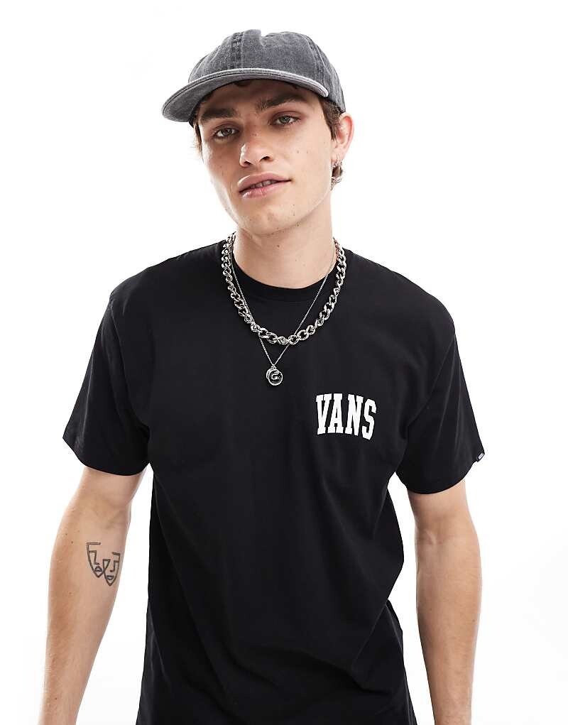 Черная футболка с короткими рукавами и маленьким логотипом Vans в студенческом стиле
Черная футболка с короткими рукавами и маленьким логотипом Vans в студенческом стиле