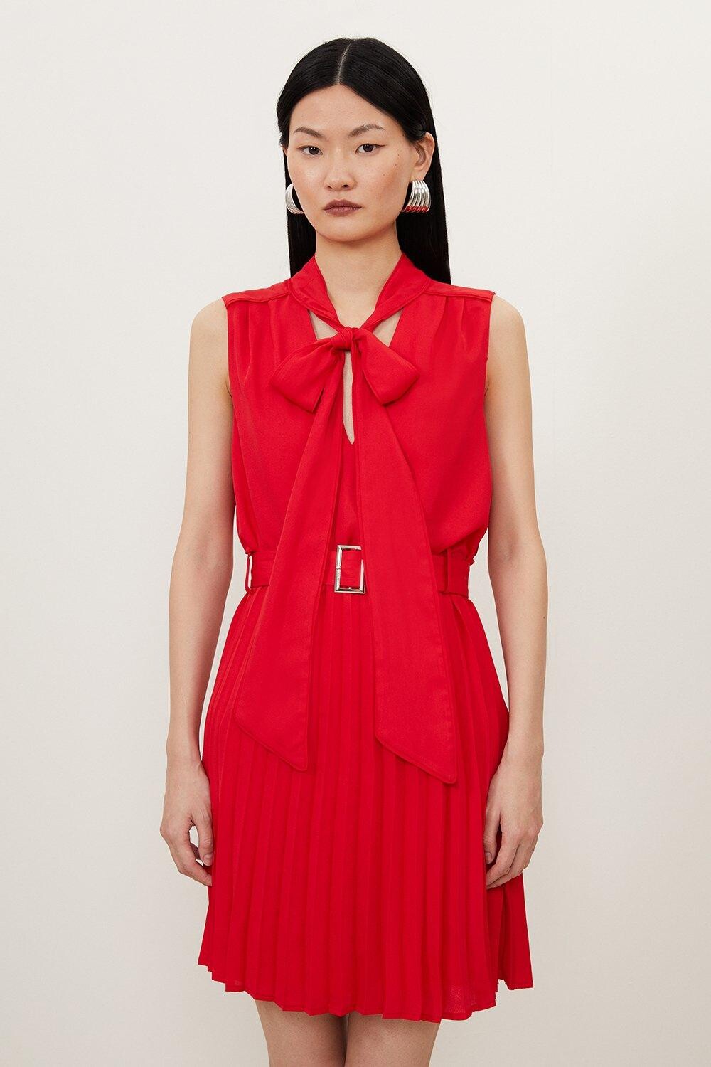 Мини-платье Petite со складками из жоржета и завязками на шее Karen Millen, красный
Мини-платье Petite со складками из жоржета и завязками на шее Karen Millen, красный
