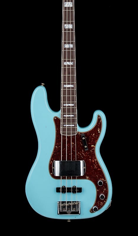 Басс гитара Fender Custom Shop Limited Edition P Bass Special Journeyman Relic - Daphne Blue #74065 
Басс гитара Fender Custom Shop Limited Edition P Bass Special Journeyman Relic - Daphne Blue #74065