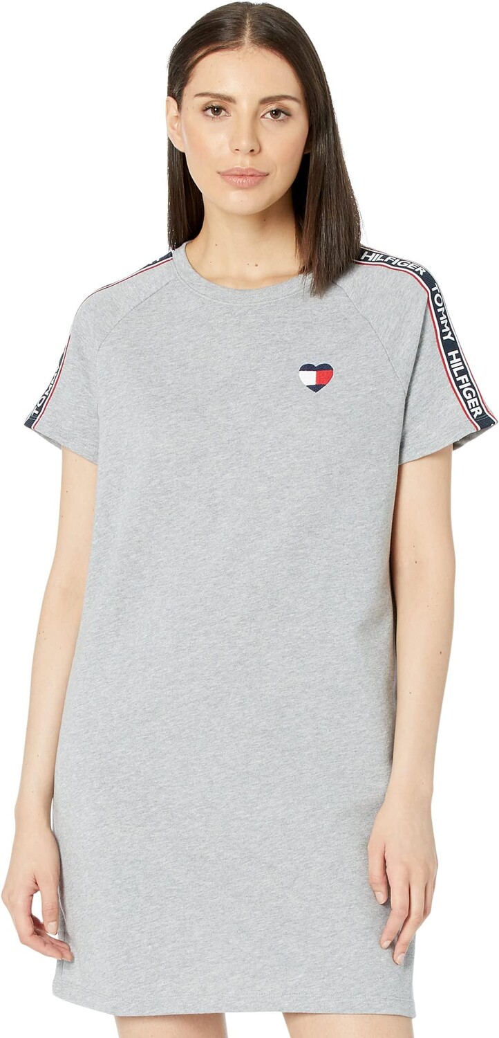 Платье из френч терри с короткими рукавами и отделкой лентой с логотипом Tommy Hilfiger, цвет Stone Grey Heather
Платье из френч терри с короткими рукавами и отделкой лентой с логотипом Tommy Hilfiger, цвет Stone Grey Heather