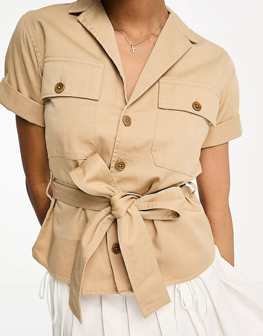 Светло-коричневая хлопковая рубашка с короткими рукавами и поясом Polo Ralph Lauren Oskr
Светло-коричневая хлопковая рубашка с короткими рукавами и поясом Polo Ralph Lauren Oskr