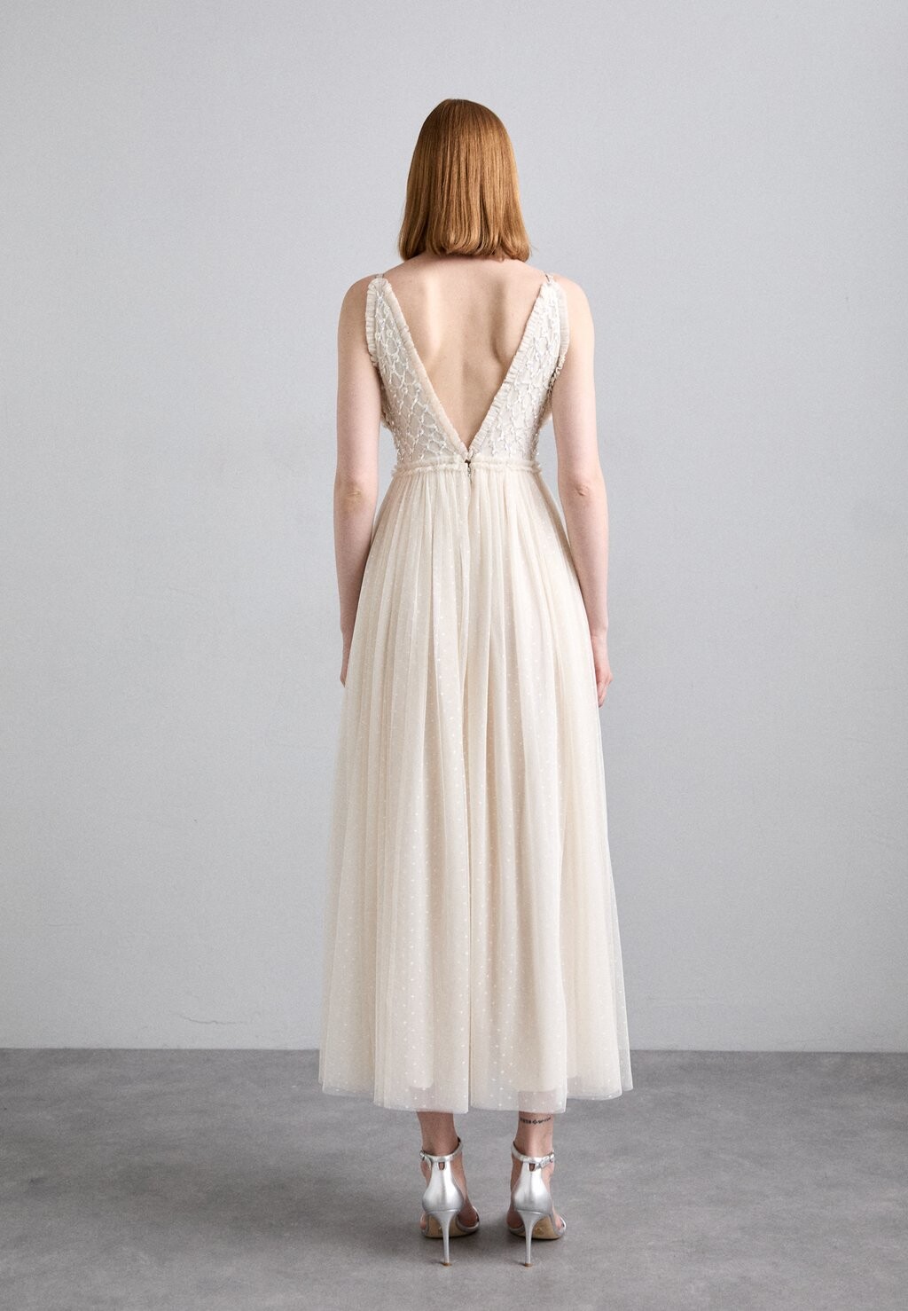 Вечернее платье HEART LATTICE BODICE CAMI ANKLE GOWN EXCLUSIVE Needle & Thread, кремовый
Вечернее платье HEART LATTICE BODICE CAMI ANKLE GOWN EXCLUSIVE Needle & Thread, кремовый