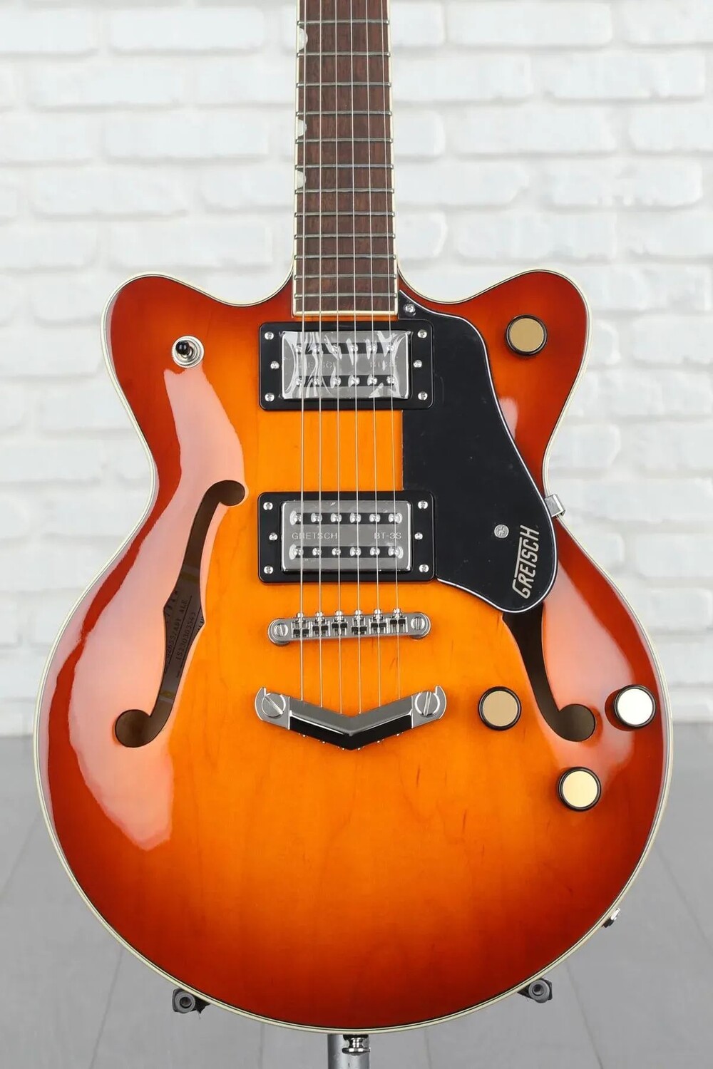 Новая гитара Gretsch G2655 Streamliner Center Block Jr. Doublecut с полуполым корпусом — Abbey Ale
Новая гитара Gretsch G2655 Streamliner Center Block Jr. Doublecut с полуполым корпусом — Abbey Ale
