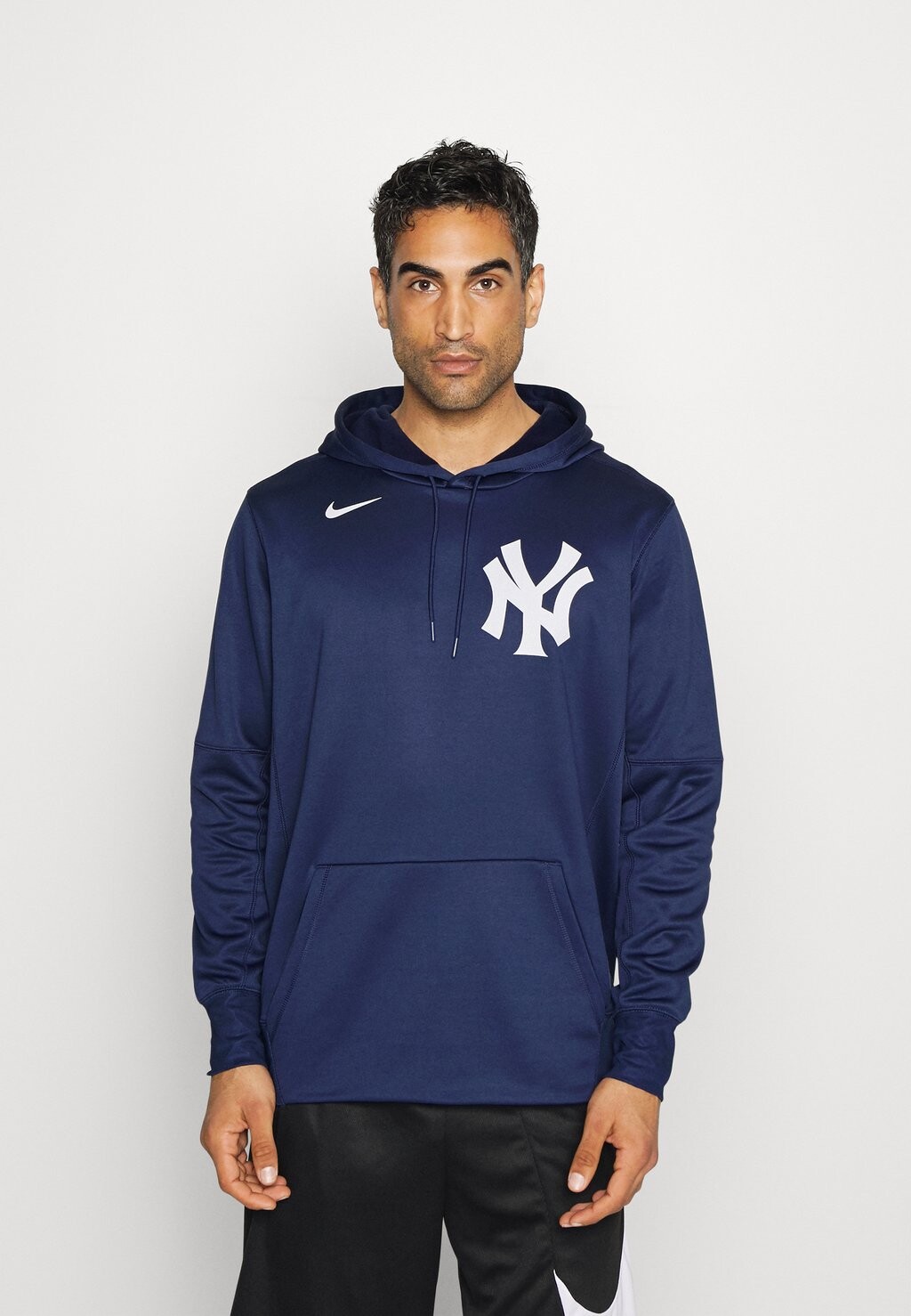 Толстовка с капюшоном Nike NEW YORK YANKEES WORDMARK THERMA PERFORMANCE, цвет Midnight Navy, Синий, Толстовка с капюшоном Nike NEW YORK YANKEES WORDMARK THERMA PERFORMANCE, цвет Midnight Navy
Толстовка с капюшоном Nike NEW YORK YANKEES WORDMARK THERMA PERFORMANCE, цвет Midnight Navy, Синий, Толстовка с капюшоном Nike NEW YORK YANKEES WORDMARK THERMA PERFORMANCE, цвет Midnight Navy