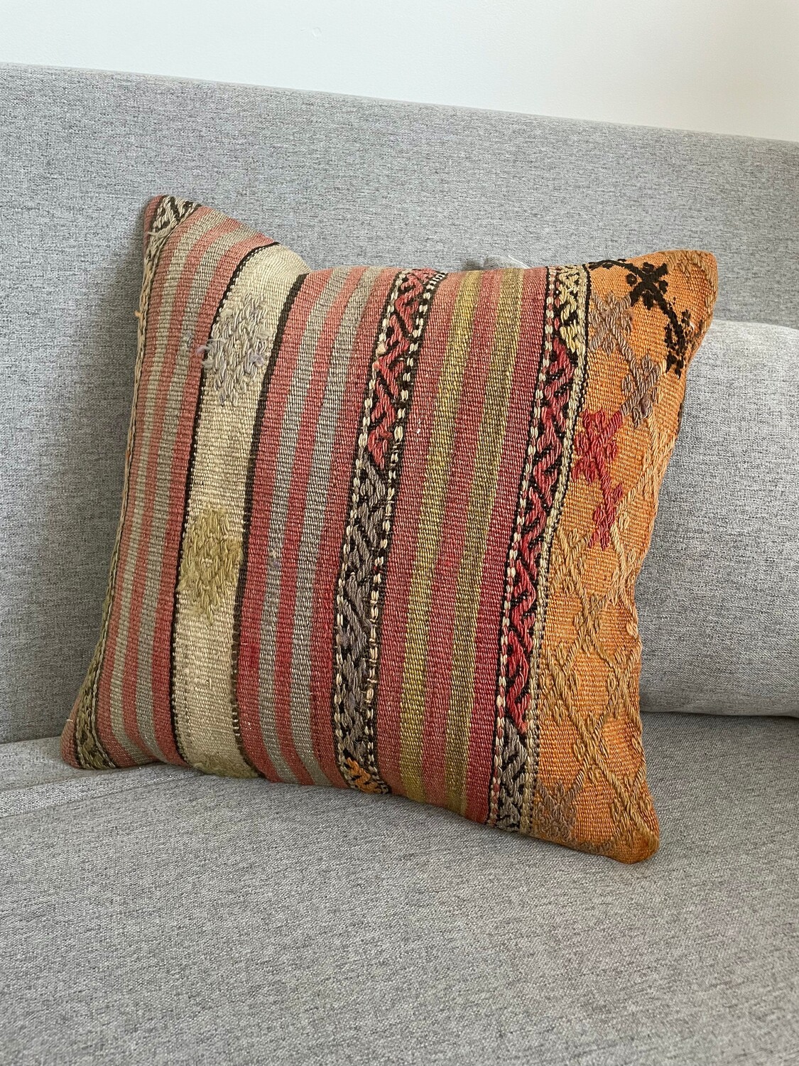 Подушка Kilim, анатолийская подушка Kilim ручной работы, винтажная органическая цветная аутентичная прочная богемная напольная подушка для дивана, турецкий чехол для подушки Kilim
Подушка Kilim, анатолийская подушка Kilim ручной работы, винтажная органическая цветная аутентичная прочная богемная напольная подушка для дивана, турецкий чехол для подушки Kilim