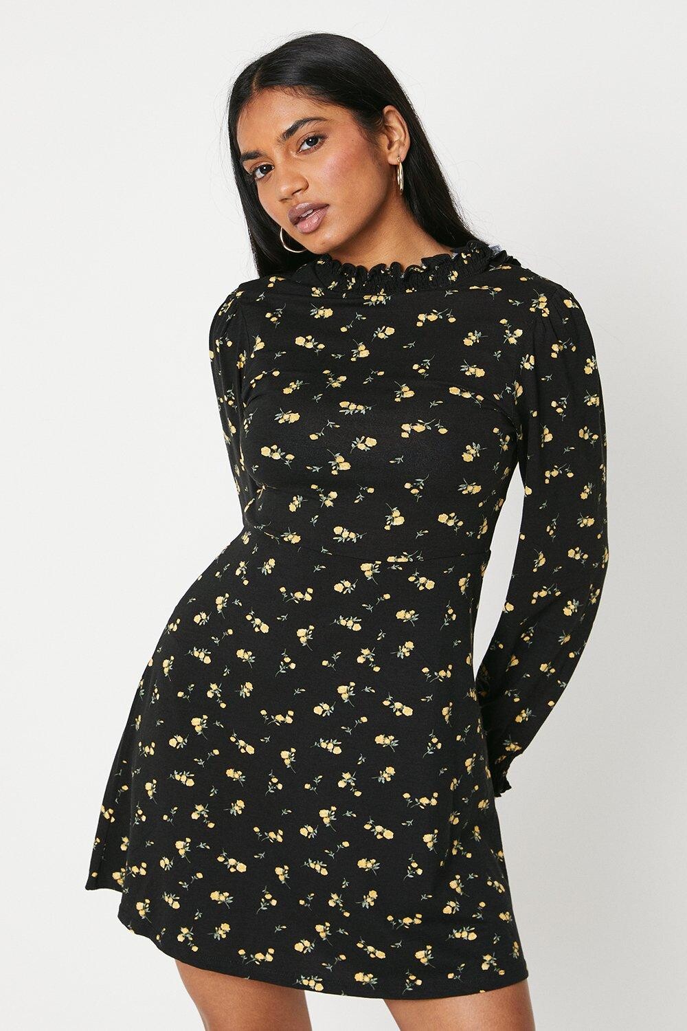 Мини-платье Petite Mono со сборками и манжетами в стиле Ditsy Dorothy Perkins, мультиколор
Мини-платье Petite Mono со сборками и манжетами в стиле Ditsy Dorothy Perkins, мультиколор