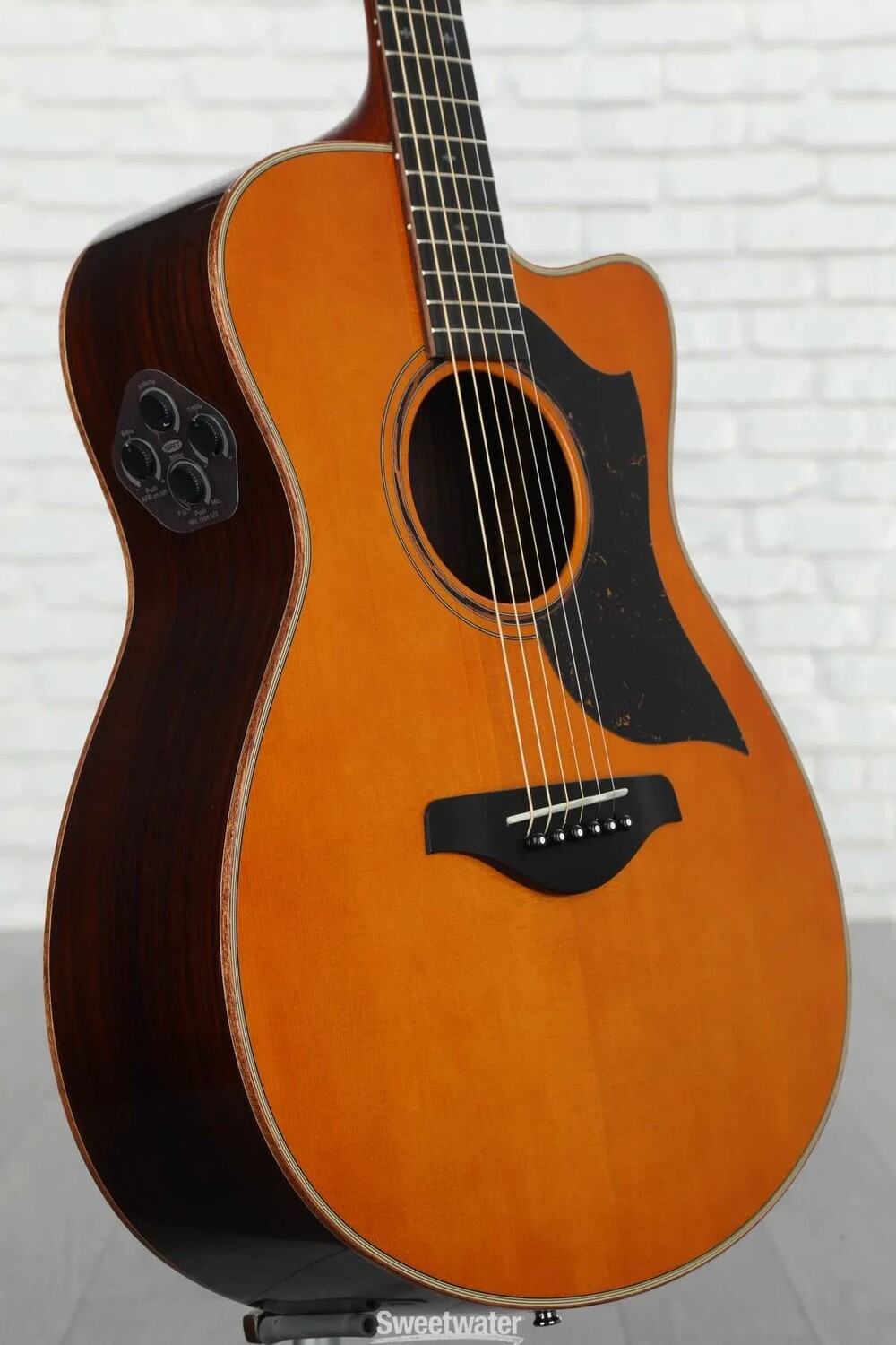 Акустически-электрическая гитара Yamaha AC5R ARE Concert Cutaway - Vintage Natural
Акустически-электрическая гитара Yamaha AC5R ARE Concert Cutaway - Vintage Natural