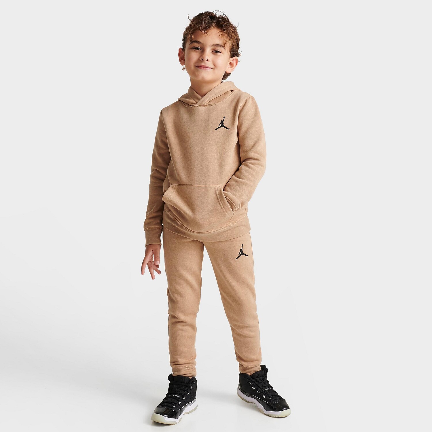 Детский комплект из флисовой толстовки с капюшоном и брюк-джоггеров Jordan MJ Essentials для маленьких детей, бежевый
Детский комплект из флисовой толстовки с капюшоном и брюк-джоггеров Jordan MJ Essentials для маленьких детей, бежевый