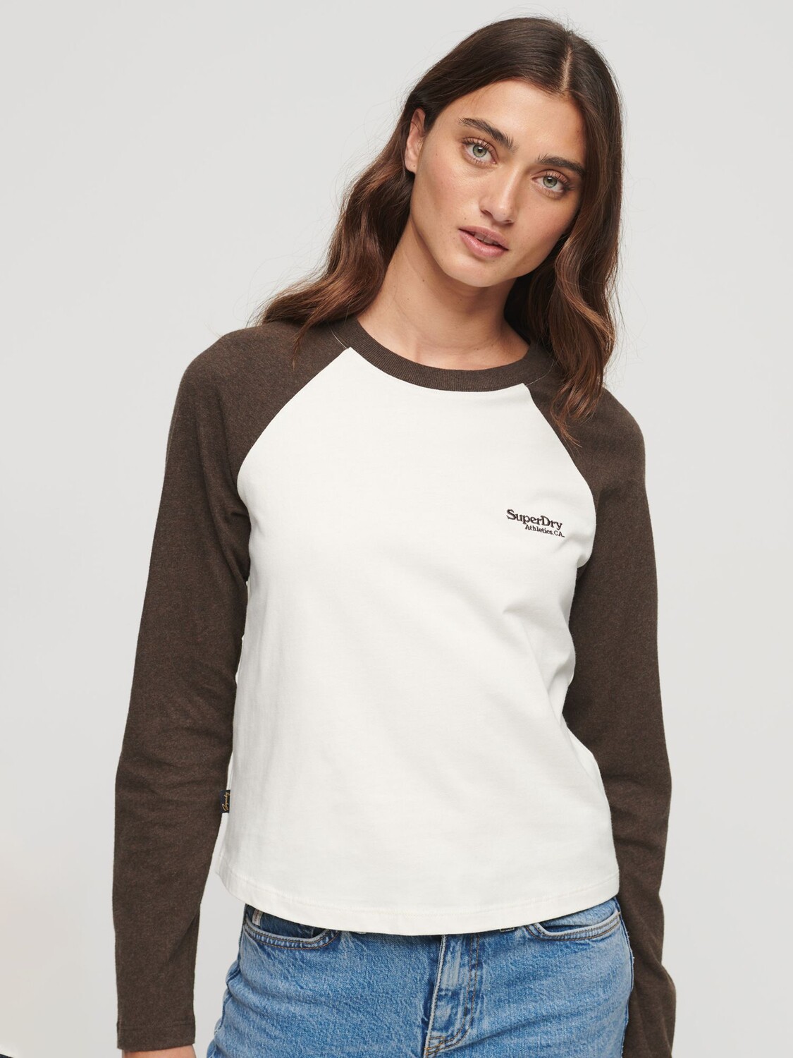Бейсбольная футболка с логотипом Superdry Essential, кремовый/шоколадный, Бежевый
Бейсбольная футболка с логотипом Superdry Essential, кремовый/шоколадный, Бежевый