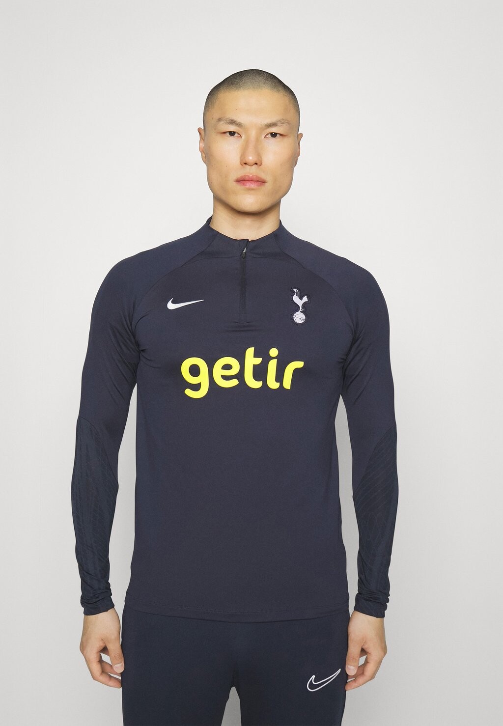 Team TOTTENHAM HOTSPUR STRIKE DRILL Nike, морской/фиолетовый старр/чистый фиолетовый
Team TOTTENHAM HOTSPUR STRIKE DRILL Nike, морской/фиолетовый старр/чистый фиолетовый
