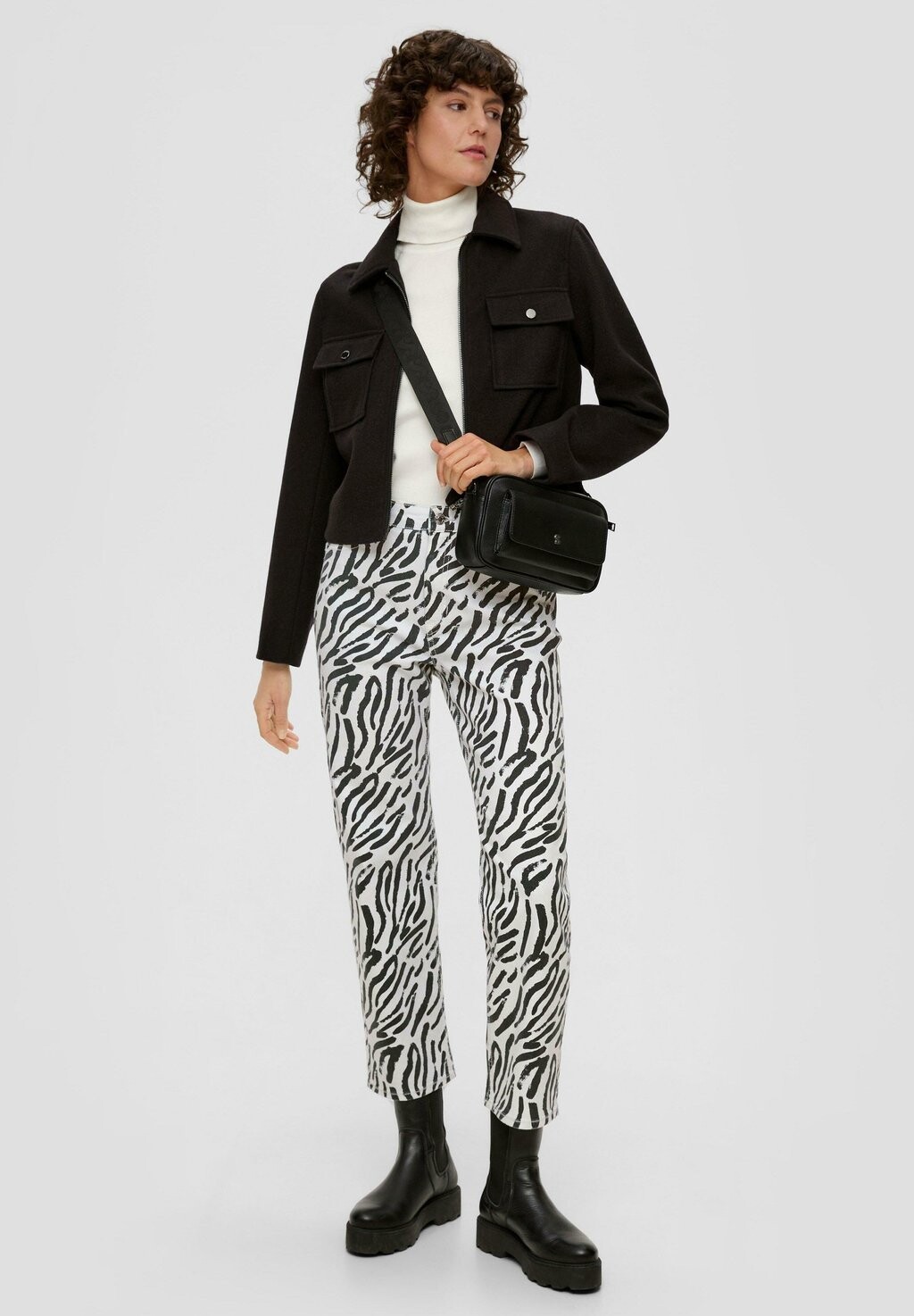 Джинсы прямого кроя CROP KAROLIN REGULAR FIT HIGH RISE ALL-OVER-PRINT s.Oliver, белый
Джинсы прямого кроя CROP KAROLIN REGULAR FIT HIGH RISE ALL-OVER-PRINT s.Oliver, белый
