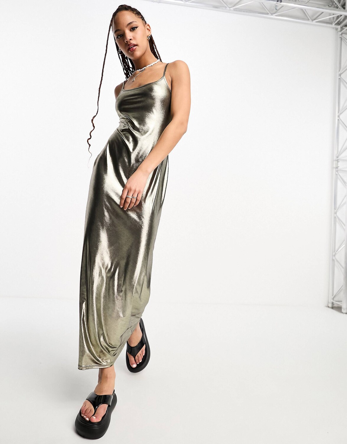 Золотистое платье-комбинация макси с эффектом металлик Miss Selfridge Festival, Желтый
Золотистое платье-комбинация макси с эффектом металлик Miss Selfridge Festival, Желтый