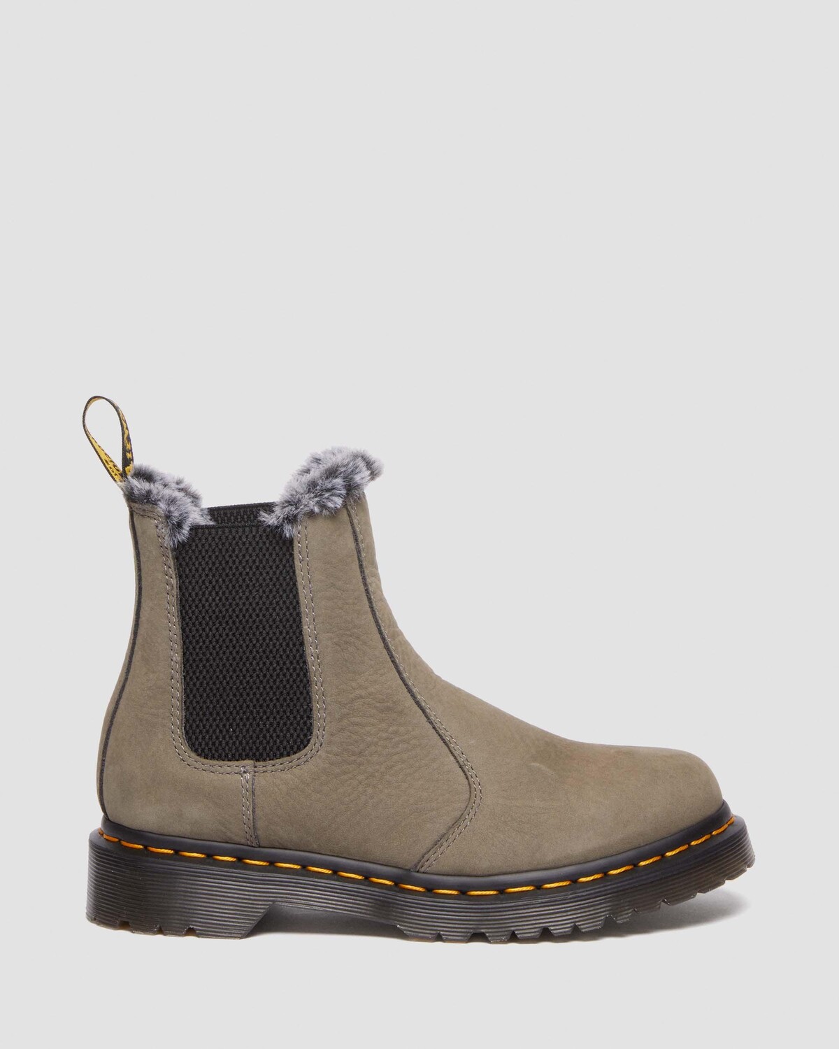 Ботинки челси из нубука на подкладке из искусственного меха 2976 Leonore Dr. Martens
Ботинки челси из нубука на подкладке из искусственного меха 2976 Leonore Dr. Martens