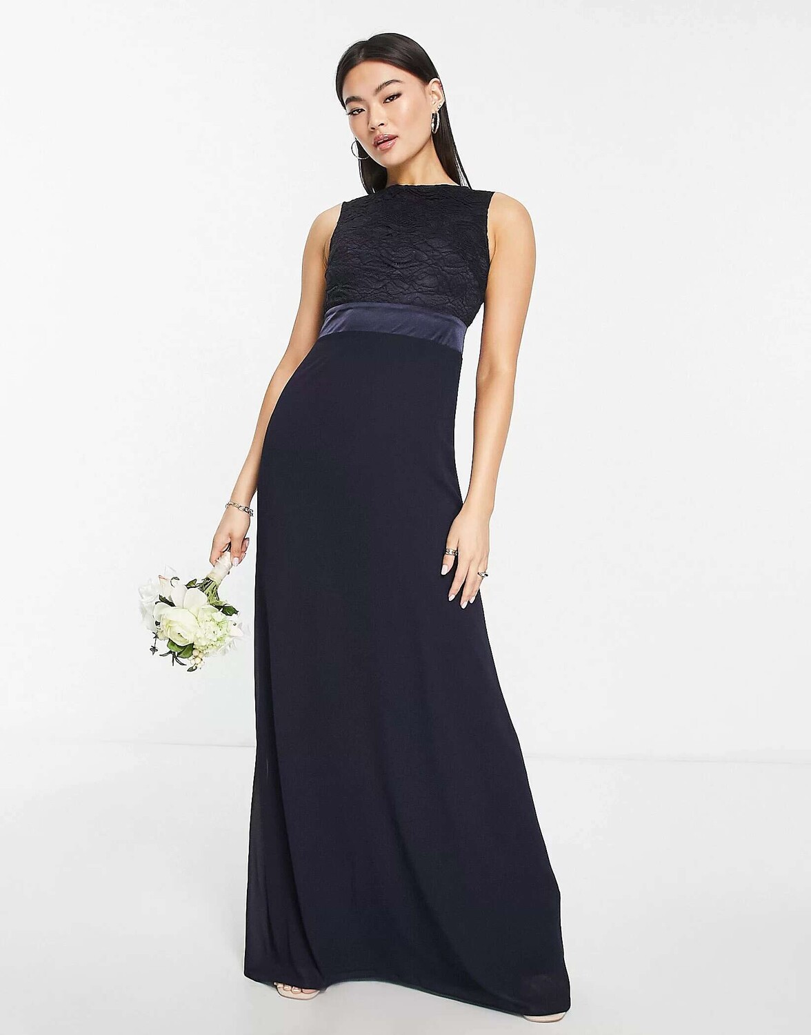 Темно-синее шифоновое платье макси с кружевом и фестонами на спине TFNC Bridesmaids
Темно-синее шифоновое платье макси с кружевом и фестонами на спине TFNC Bridesmaids