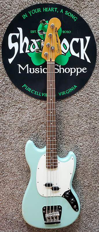 Басс гитара Squier Classic Vibe '60s Mustang Bass, Laurel Fingerboard, Surf Green
Басс гитара Squier Classic Vibe '60s Mustang Bass, Laurel Fingerboard, Surf Green
