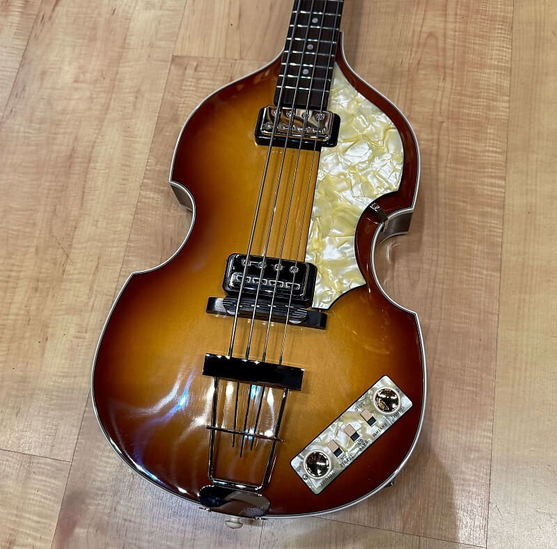 Басс гитара Hofner Artist Series H500/1-63-AR-0 Violin Beatle Bass SN# Y1012H054 Sunburst
Басс гитара Hofner Artist Series H500/1-63-AR-0 Violin Beatle Bass SN# Y1012H054 Sunburst