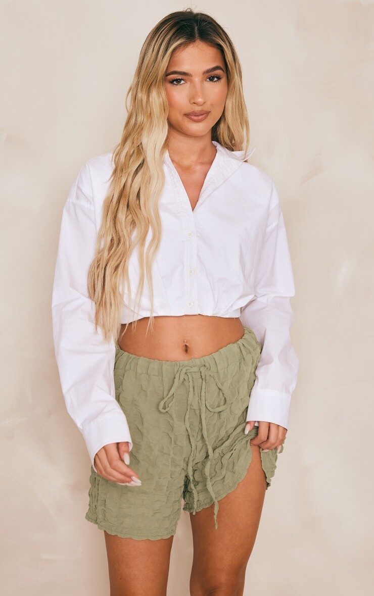 PrettyLittleThing Шалфейно-зеленые шифоновые шорты с завязками на талии и попкорном
PrettyLittleThing Шалфейно-зеленые шифоновые шорты с завязками на талии и попкорном