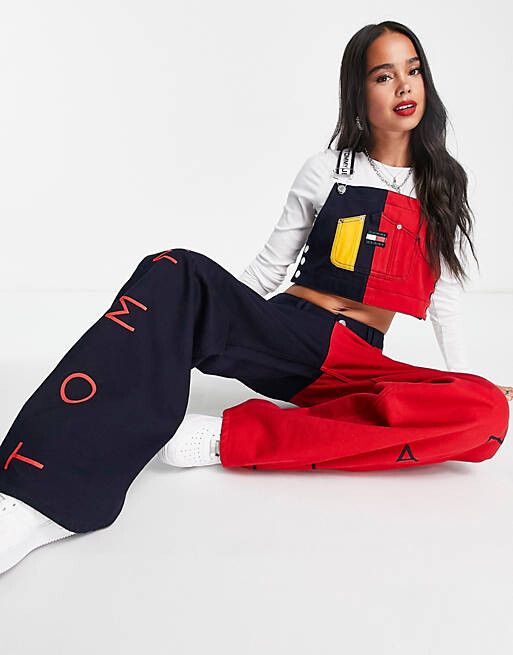 Эксклюзивный комбинезон из хлопка с логотипом Tommy Jeans x ASOS в цветных блоках
Эксклюзивный комбинезон из хлопка с логотипом Tommy Jeans x ASOS в цветных блоках