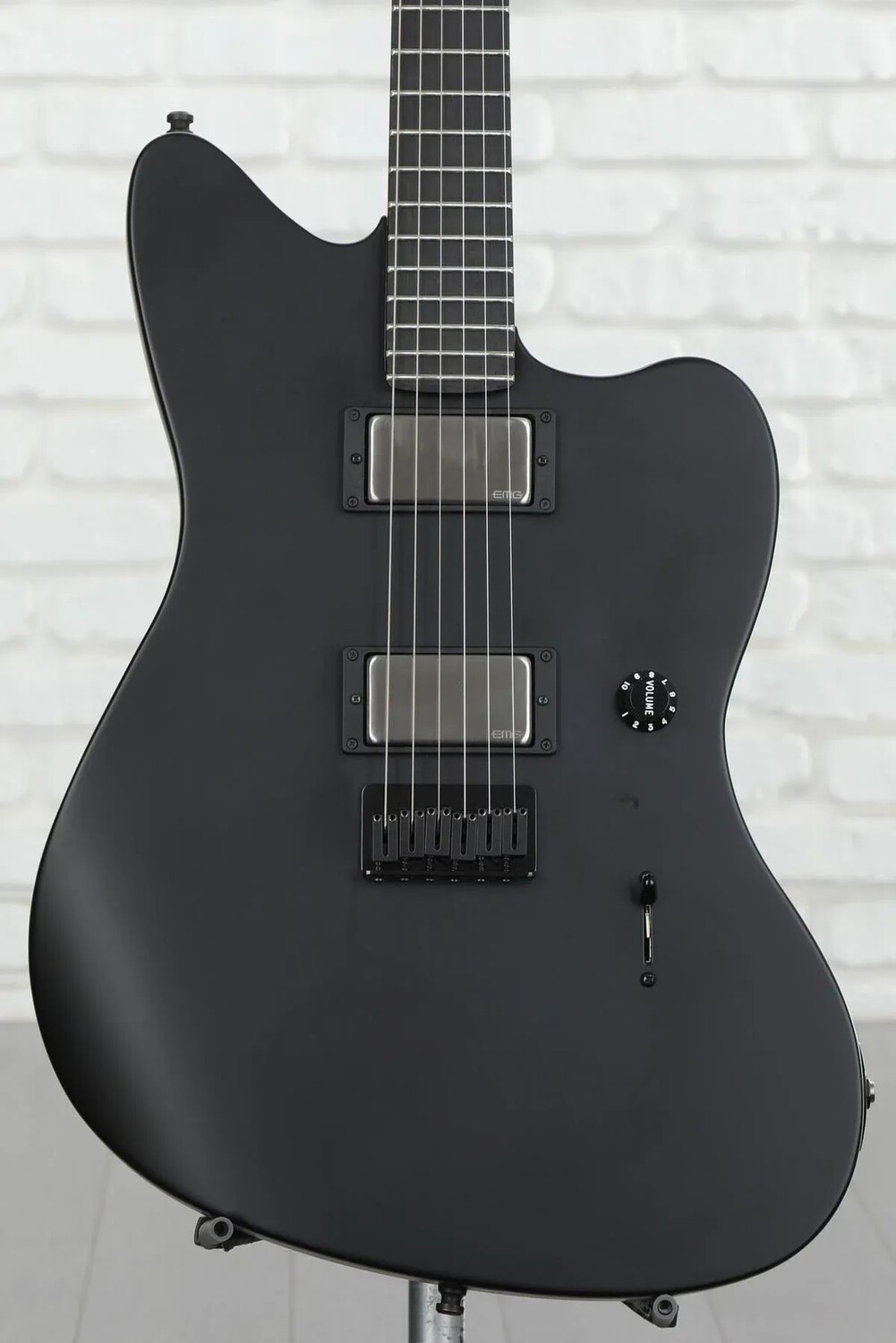 Fender Jim Root Jazzmaster — плоский черный с демо-версией накладки на гриф из черного дерева
Fender Jim Root Jazzmaster — плоский черный с демо-версией накладки на гриф из черного дерева