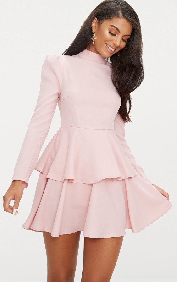 PrettyLittleThing Пыльно-розовое многоуровневое платье с плиссированной юбкой и высоким воротником
PrettyLittleThing Пыльно-розовое многоуровневое платье с плиссированной юбкой и высоким воротником