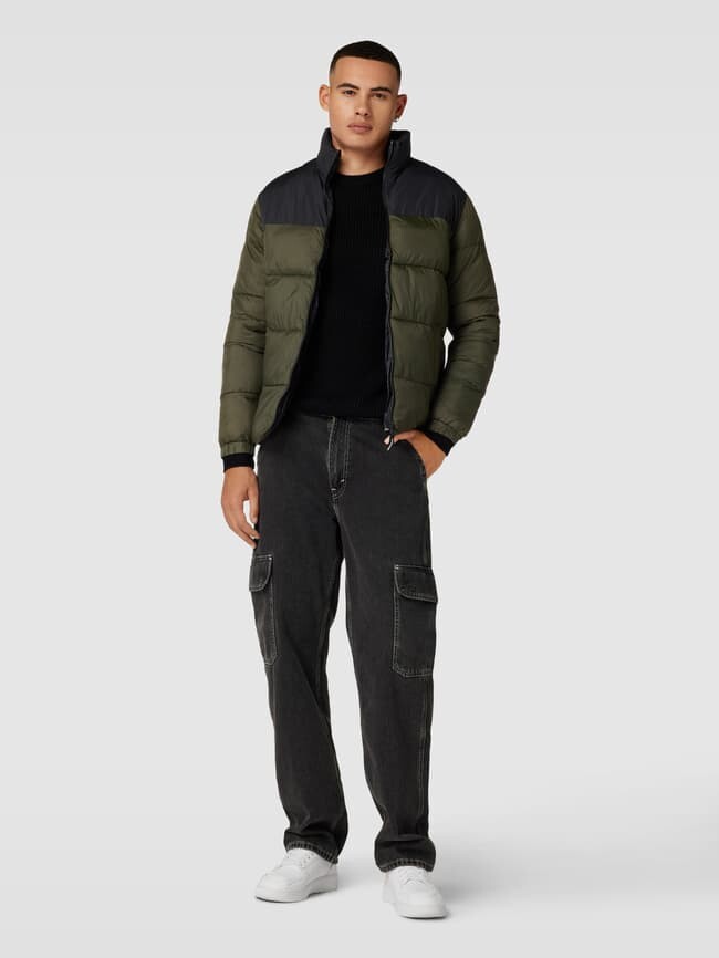Стеганая куртка с воротником стойкой модель "ETOBY" Jack & Jones, оливково-зеленый
Стеганая куртка с воротником стойкой модель "ETOBY" Jack & Jones, оливково-зеленый