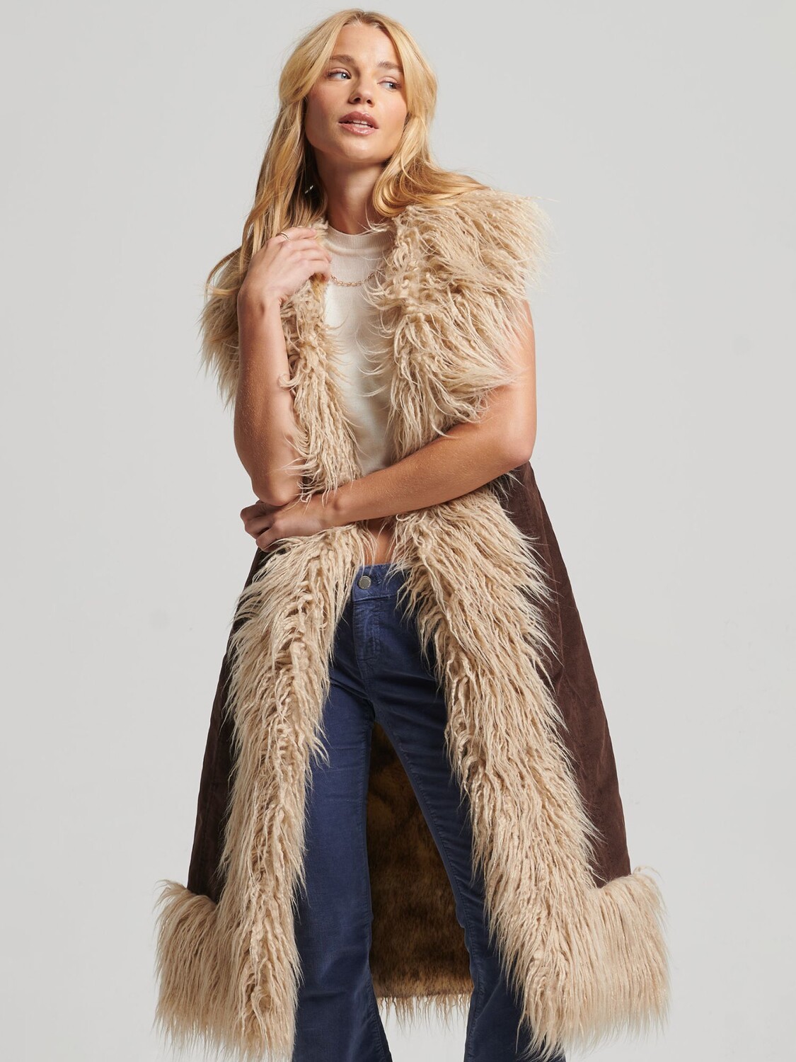 Длинный жилет в афганском стиле из искусственного меха Superdry, коричневый в кофейных зернах
Длинный жилет в афганском стиле из искусственного меха Superdry, коричневый в кофейных зернах
