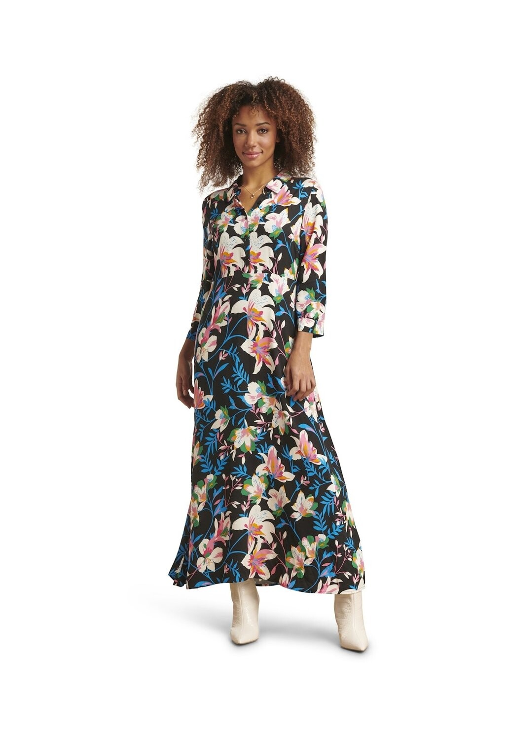 Платье макси FLARED WITH BRIGHT FLORAL PRINT Smashed Lemon, цвет black multicolour
Платье макси FLARED WITH BRIGHT FLORAL PRINT Smashed Lemon, цвет black multicolour