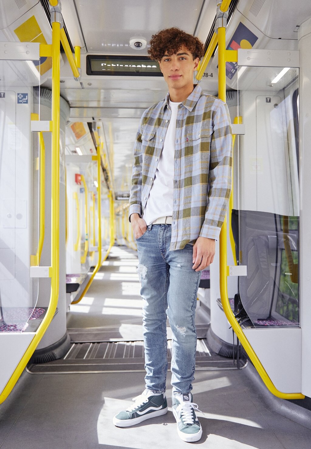 Джинсы скинни Levi's 519 Ext Skinny Hi Ball, средний цвет темно-синий, разрушенный
Джинсы скинни Levi's 519 Ext Skinny Hi Ball, средний цвет темно-синий, разрушенный