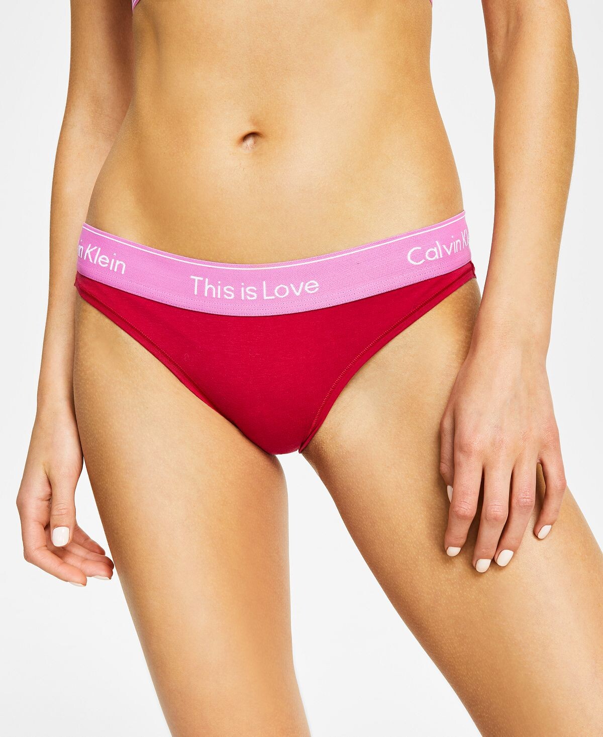 Женское нижнее белье бикини в тон тонального цвета Pride This Is Love QF7284 Calvin Klein
Женское нижнее белье бикини в тон тонального цвета Pride This Is Love QF7284 Calvin Klein