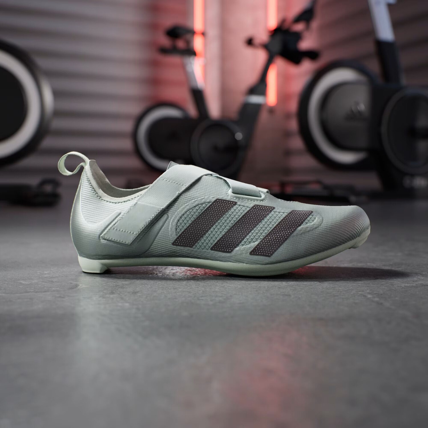 Велосипедная обувь в комнате Adidas, цвет Linen Green Met./Aurora Met./Linen Green
Велосипедная обувь в комнате Adidas, цвет Linen Green Met./Aurora Met./Linen Green